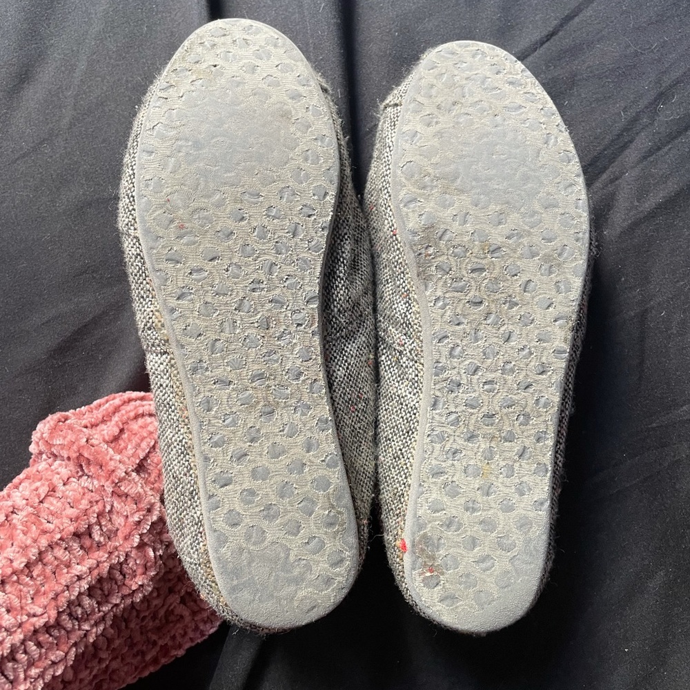 TOMS - Picture 4 of 4